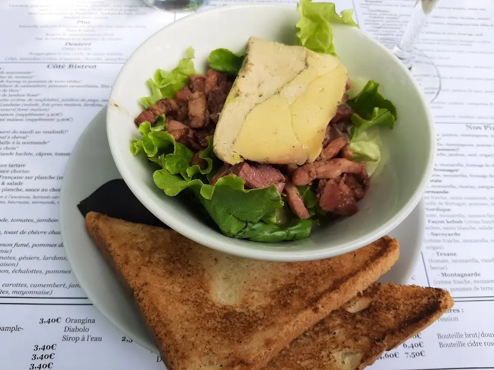 Entrée Salade Magret de Canard Gésier Lardon Et Fois Gras